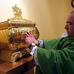 San Magno, prima messa nei locali di via Almirante