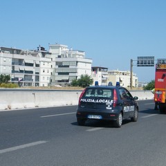 Incendio a ridosso della statale 16 bis