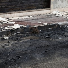 Auto in fiamme in via Corato