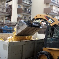 Incidente sulla 16 bis: un camion carico di pasta esce fuori strada