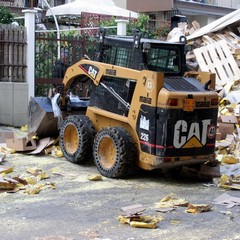 Incidente sulla 16 bis: un camion carico di pasta esce fuori strada