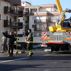 Incidente sulla 16 bis: un camion carico di pasta esce fuori strada