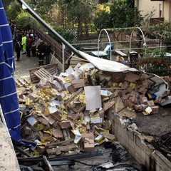 Incidente sulla 16 bis: un camion carico di pasta esce fuori strada