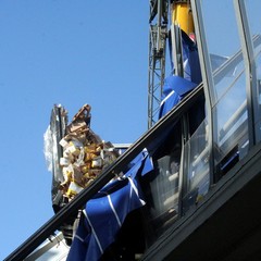 Incidente sulla 16 bis: un camion carico di pasta esce fuori strada