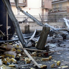 Incidente sulla 16 bis: un camion carico di pasta esce fuori strada