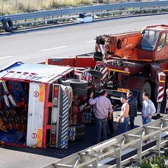 Incidente multiplo sulla 16 bis
