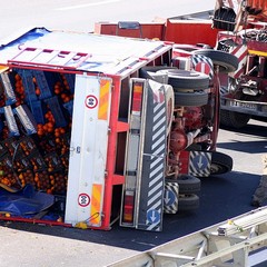 Incidente multiplo sulla 16 bis