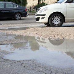 Trani, strade e marciapiedi dissestati da anni