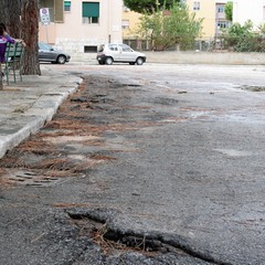 Trani, strade e marciapiedi dissestati da anni