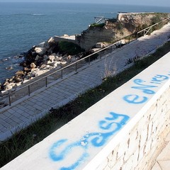 Lungomare mongelli imbrattato da scritte spray