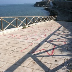 Lungomare mongelli imbrattato da scritte spray