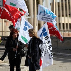 Carcere di Trani, sit-in di protesta degli agenti di polizia penitenziaria