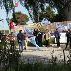 Carcere di Trani, sit-in di protesta degli agenti di polizia penitenziaria
