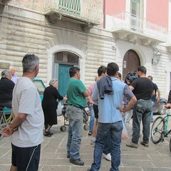 Piazza Longobardi, protestano i pescatori di Trani