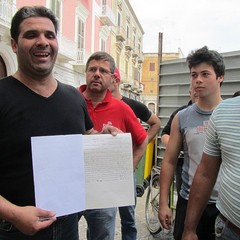 Piazza Longobardi, protestano i pescatori di Trani