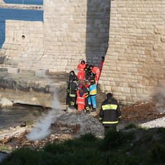 Trani, donna precipita dal muraglione del Castello Svevo