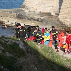 Trani, donna precipita dal muraglione del Castello Svevo
