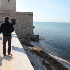 Trani, donna precipita dal muraglione del Castello Svevo