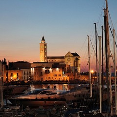 Trani, bella di notte