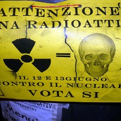 Scorie radioattive simboliche a Trani