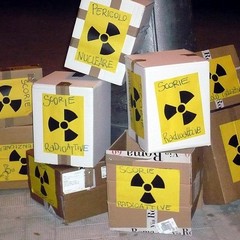 Scorie radioattive simboliche a Trani