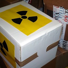 Scorie radioattive simboliche a Trani