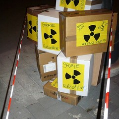 Scorie radioattive simboliche a Trani