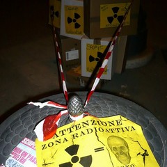 Scorie radioattive simboliche a Trani