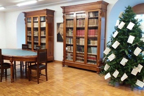 Albero di Natale in biblioteca