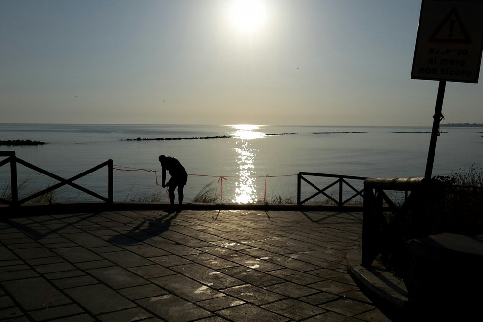 Cittadino segnala il pericolo sul lung. Mongelli