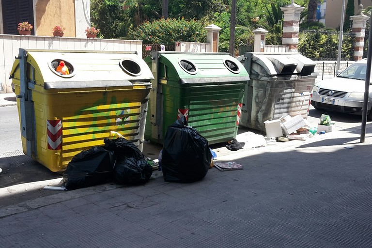 rifiuti di via Malcangi