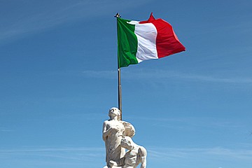 25 aprile festa della Liberazione - Monumento ai caduti nella villa di Trani