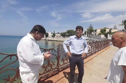 Ringhiere situate lungo la salita che porta al Monastero