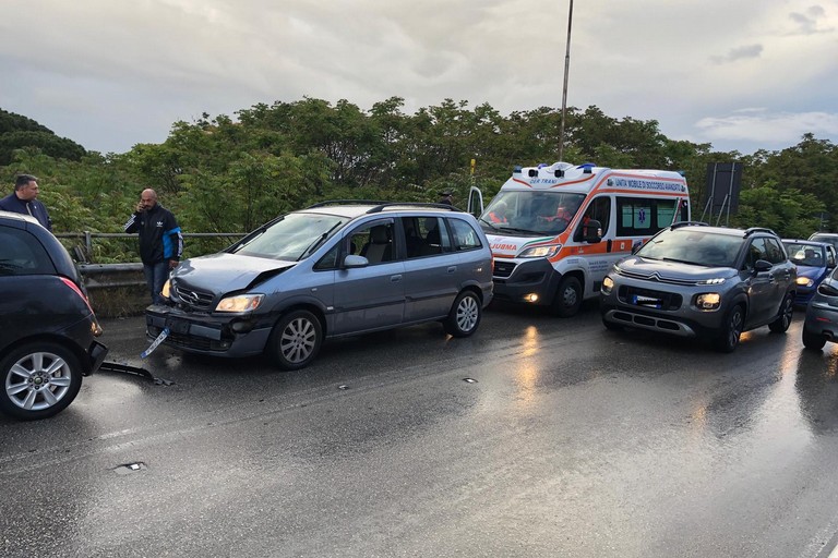 Tamponamento sul ponte di via Istria