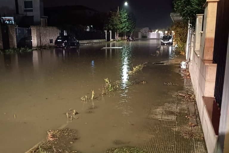 La Trani allagata: disagi in via Mascagni. <span>Foto Credits</span>