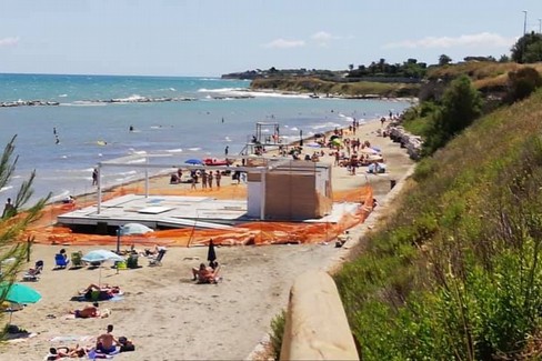 Manufatto presso la Seconda Spiaggia