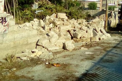 Abbattimento muro in via Verdi