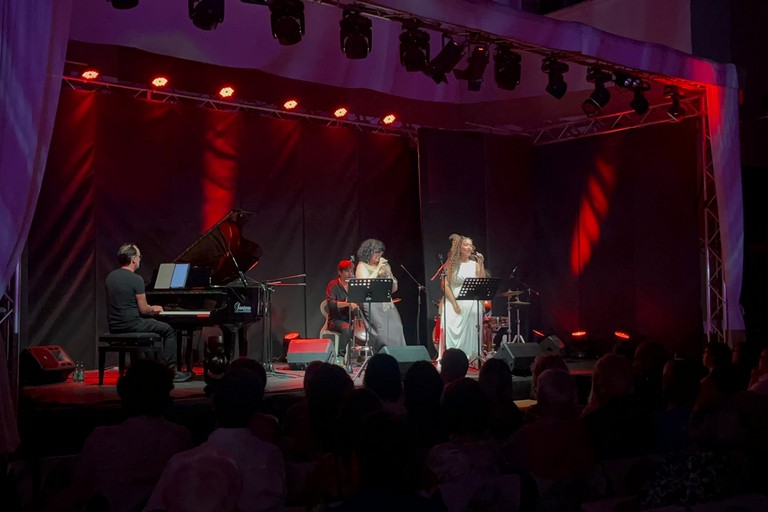 “Alma Donna”: la voce femminile si fa rito, memoria e rivoluzione a Trani. <span>Foto Marina Laurora</span>