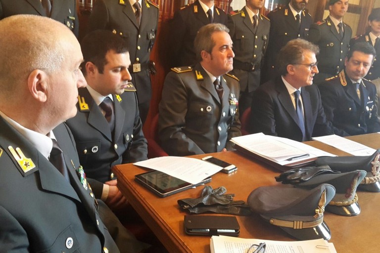 capitano Guardia di Finanza, Andrea Gobbi (secondo da sinistra)