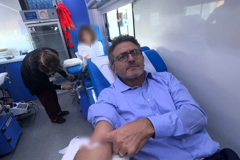 La giustizia si fa solidarietà: a Trani istituzioni unite per la vita con la donazione del sangue. <span>Foto Tonino Lacalamita</span>