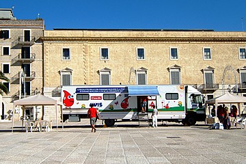 Autoemoteca Avis in piazza Quercia