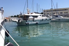 Darsena comunale, Chrimi III lascia il posto ad uno yacht inglese