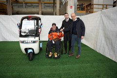 Solidarietà in azione: ad Antonio Aruanno donato uno scooter a tre ruote