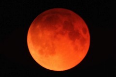 La superluna rossa: a che ora potremo vedere l'eclisse di stanotte