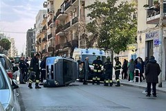 Auto ribaltata in Corso Imbriani a Trani