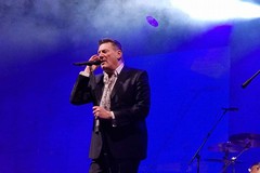 Grande successo per il capodanno in piazza a Trani con Tony Hadley