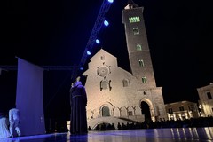 A Trani la pioggia ferma lo spettacolo, ma non la forza dirompente di "Actor Dei"