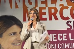 La "Lezione di Libertà" di Angela Mercorio: Piazza della Repubblica a Trani si fa Aula Civica