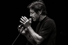 Palazzo delle Arti Beltrani | “Teatro d’Autore”: domenica 9 agosto, Angelo Mellone in scena un viaggio fra parole e musica