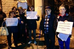 Protestano gli anziani di Villa Guastamacchia